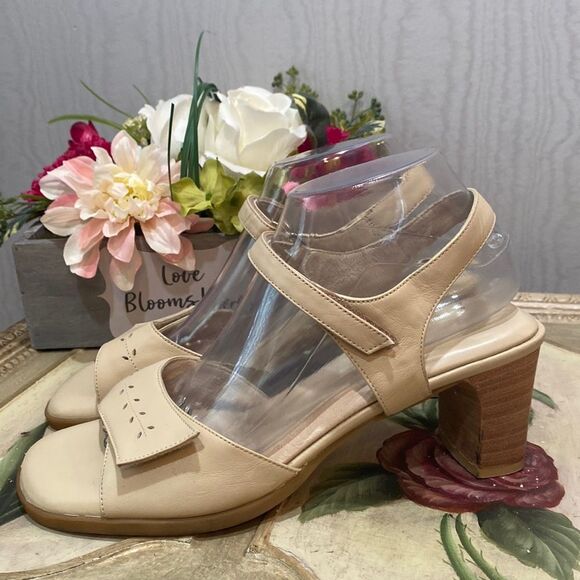Beautifeel Leather Adjustable Strap Comfort Sandals Stacked Heels Cream EU Sz 41 - Picture 1 of 16
